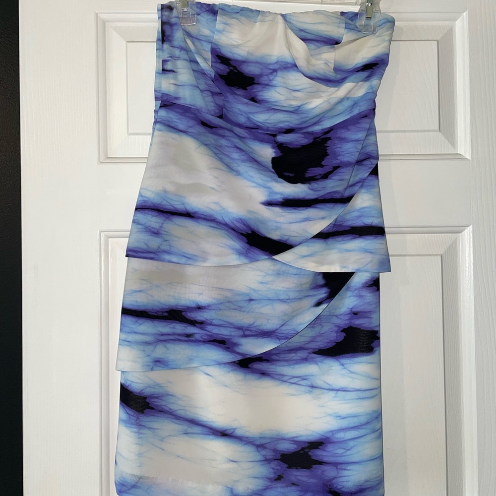 STRAPLESS SIDE ZIP DRESS - Size 0 - Picture 2 of 3